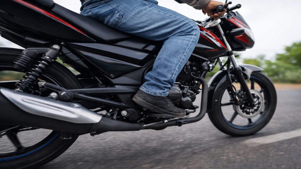 Bajaj Pulsar 125 engine close up while riding on road